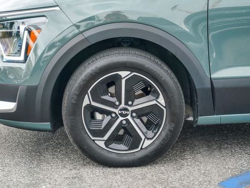 Certified 2025 Kia Niro EX FWD image 10