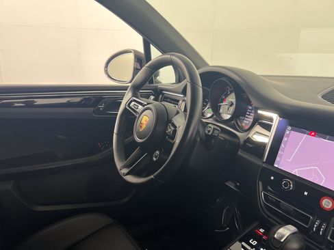 Certified 2026 Porsche Macan AWD/4WD image 12