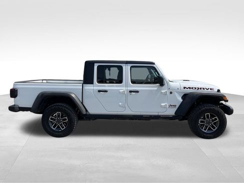 Used 2026 Jeep Gladiator Mojave AWD/4WD image 4