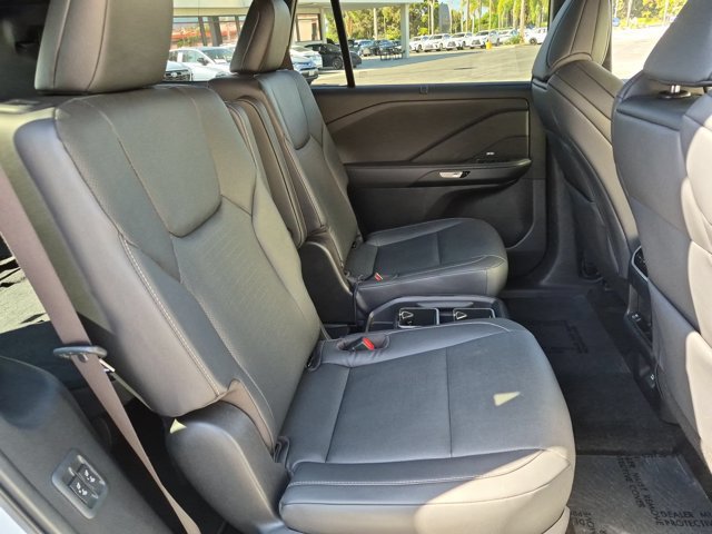 Used 2025 Lexus TX 500h AWD w/ Technology Package image 32
