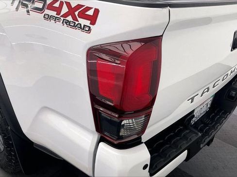 Used 2019 Toyota Tacoma TRD Off-Road w/ TRD Premium Off Road Package AWD/4WD image 30