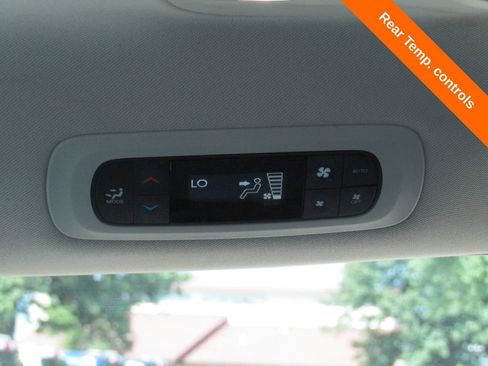 Used 2021 Chrysler Pacifica Touring-L FWD image 18