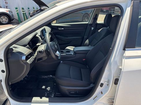 Used 2025 Nissan Altima 2.5 SV FWD image 27