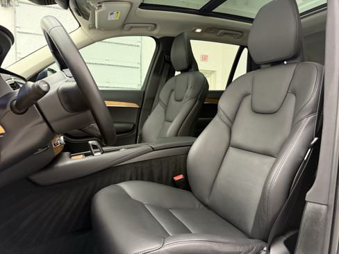 Certified 2024 Volvo XC90 B5 Plus w/ Protection Package Premier AWD/4WD image 12