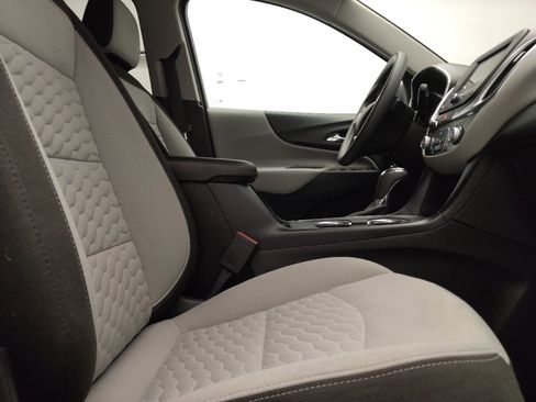 Used 2019 Chevrolet Equinox LS FWD image 21