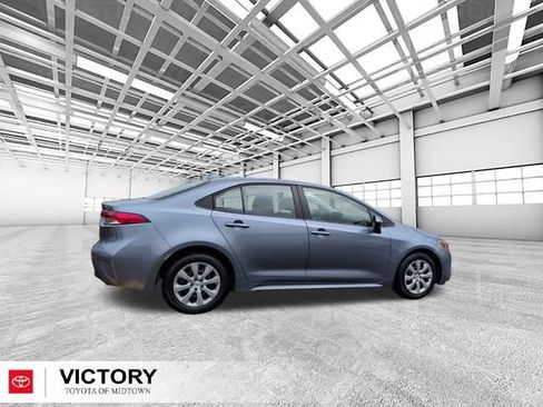 Used 2024 Toyota Corolla LE FWD image 2