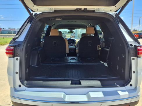 Used 2023 Chevrolet Traverse Premier w/ LPO, Floor Liner Package FWD image 8