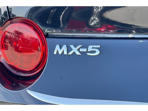 Used 2020 MAZDA MX-5 Miata RF Club RWD image 18