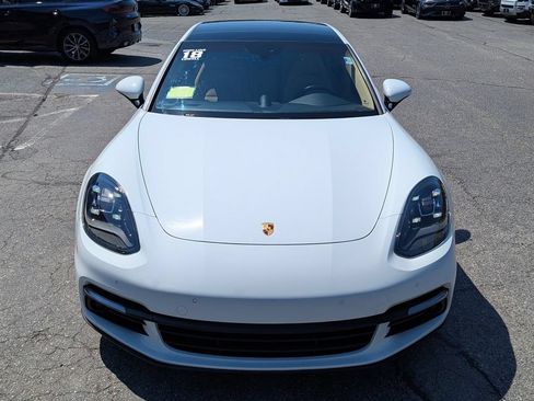 Used 2018 Porsche Panamera RWD image 3