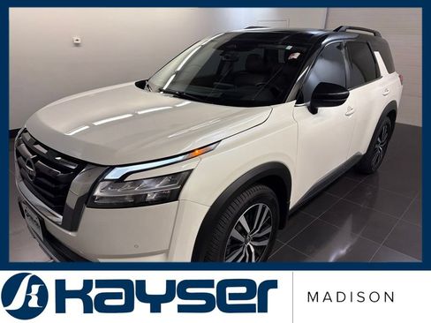 Used 2024 Nissan Pathfinder Platinum w/ Cargo Package AWD/4WD image 3