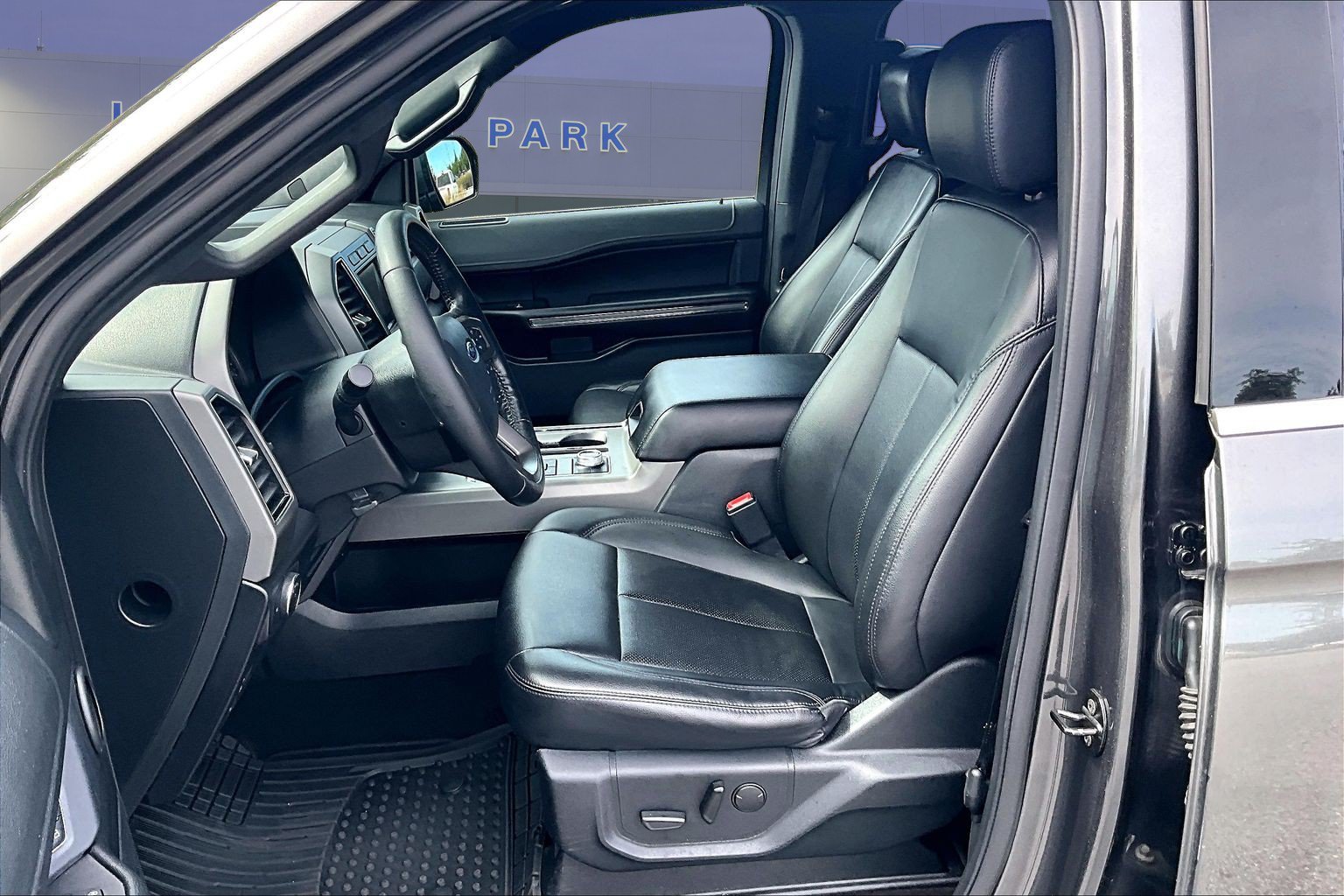 Used 2020 Ford Expedition XLT w/ Equipment Group 201A AWD/4WD image 21