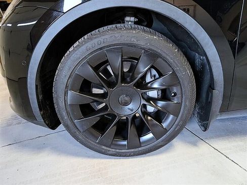 Used 2021 Tesla Model Y Long Range AWD/4WD image 15