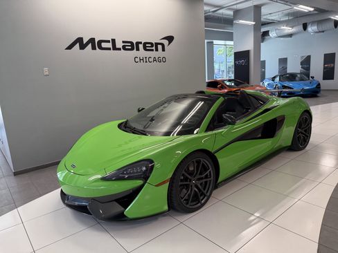 Used 2019 McLaren 570S Spider image 3