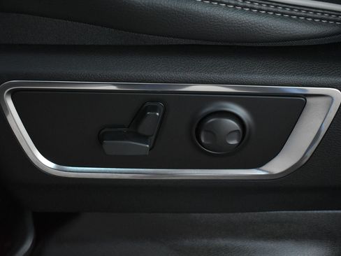 New 2026 RAM 1500 Laramie AWD/4WD image 17