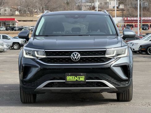 Used 2022 Volkswagen Taos SEL w/ Panoramic Sunroof Package AWD/4WD image 3
