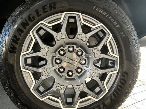 Used 2024 GMC Hummer EV 3X AWD/4WD image 18