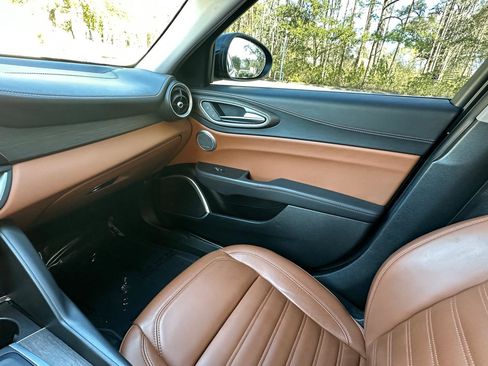 Used 2019 Alfa Romeo Giulia Ti w/ Quick Order Package 22X Lusso image 18