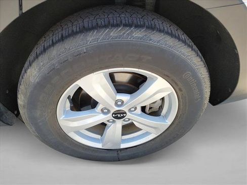 Used 2024 Kia Sorento LX FWD image 9
