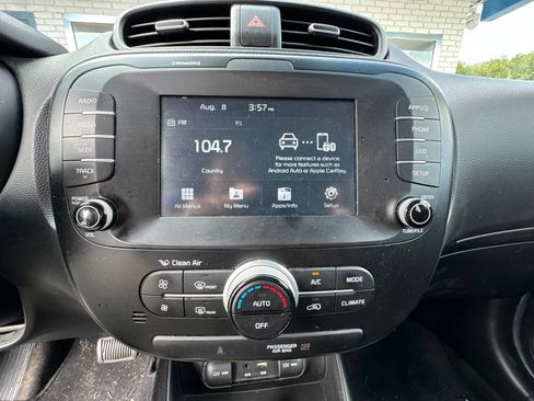 Used 2018 Kia Soul + FWD image 8