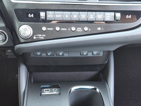 New 2025 Lexus ES 350 w/ Premium Package image 15