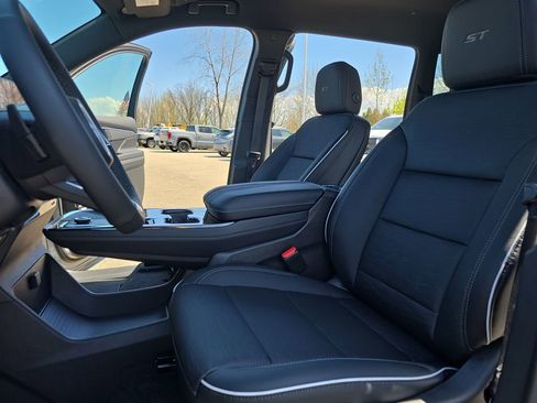 New 2026 Buick Enclave Sport Touring w/ LPO, Floor Liner Package AWD/4WD image 16