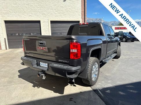 Used 2016 GMC Sierra 2500 Denali w/ Duramax Plus Package AWD/4WD image 7