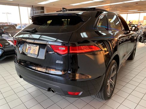 Used 2017 Jaguar F-PACE R-Sport image 6