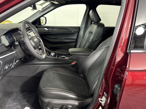 New 2025 Jeep Grand Cherokee Altitude w/ Trailer Tow Package image 12