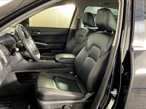 Used 2023 Nissan Pathfinder SL w/ Lighting Package (N92) FWD image 34