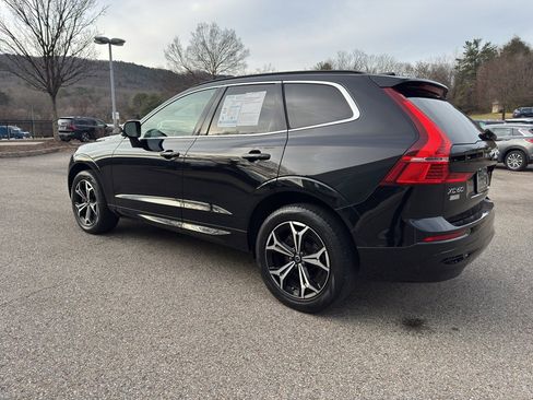 Certified 2022 Volvo XC60 B5 Momentum w/ Climate Package image 7