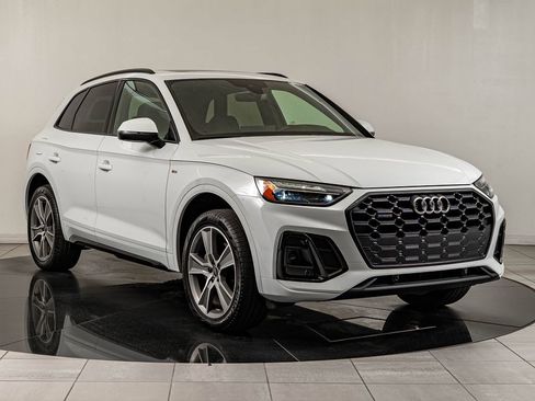 Certified 2025 Audi Q5 2.0T Premium w/ Convenience Plus Package AWD/4WD image 3