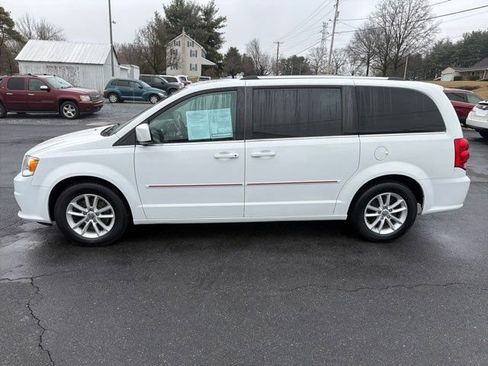 Used 2019 Dodge Grand Caravan SXT image 2
