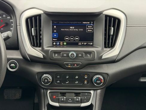 Used 2024 GMC Terrain SLE image 22