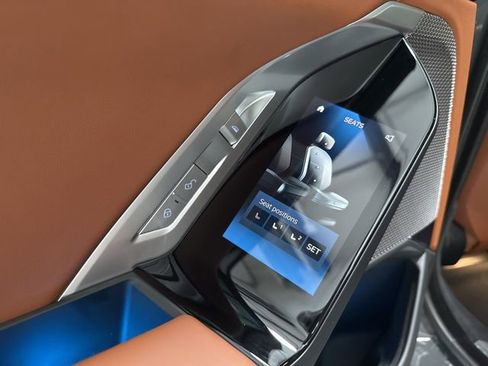 Used 2024 BMW i7 xDrive60 w/ Premium Package image 62