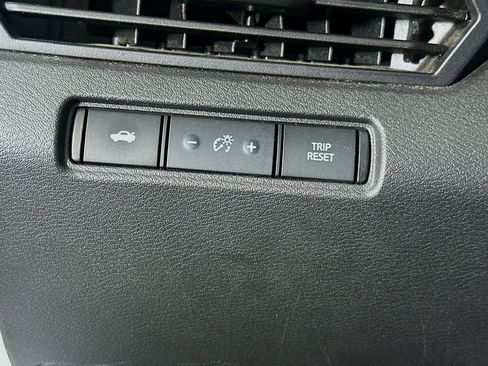 Used 2024 Nissan Altima 2.5 SV image 16