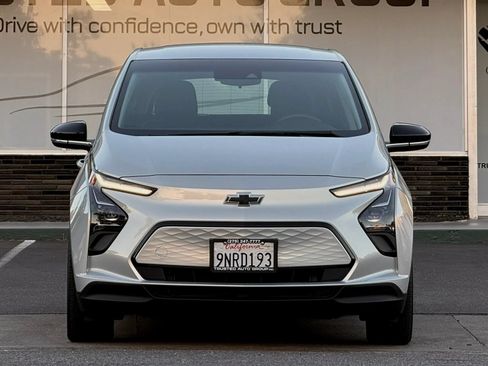 Used 2023 Chevrolet Bolt LT w/ Driver Confidence Package FWD image 4