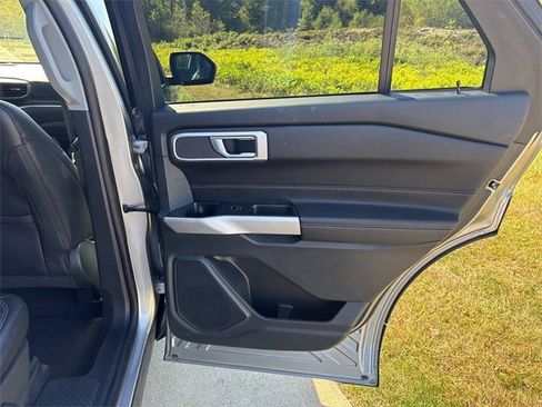 Used 2021 Ford Explorer XLT w/ Equipment Group 202A image 42
