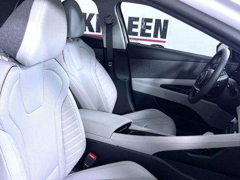 New 2025 Hyundai Elantra Limited image 25