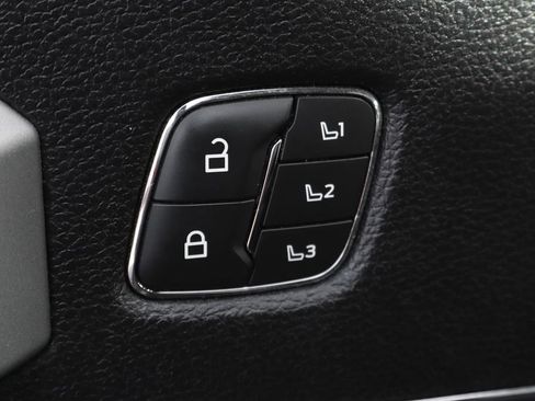 Used 2020 Ford F250 Lariat w/ Lariat Value Package AWD/4WD image 22