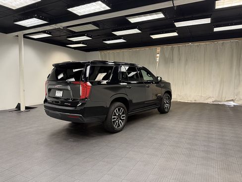 Used 2023 GMC Yukon AT4 w/ AT4 Premium Package AWD/4WD image 5
