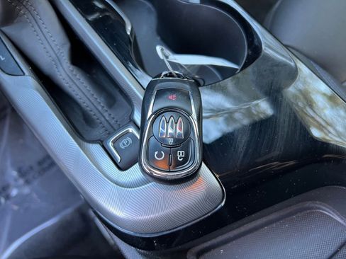 Used 2025 Buick Envista Sport Touring image 18