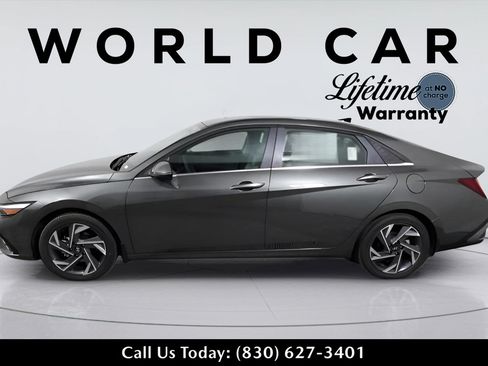 Used 2025 Hyundai Elantra Limited FWD image 6