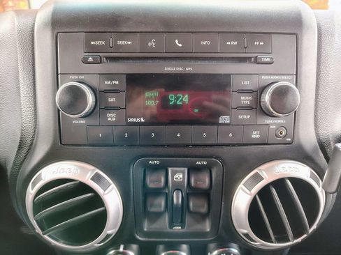 Used 2011 Jeep Wrangler Unlimited Sahara w/ Dual Top Group AWD/4WD image 13