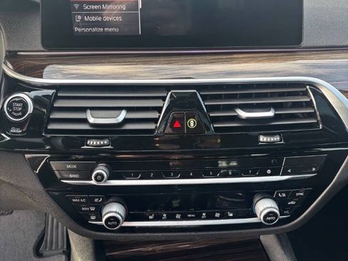 Used 2020 BMW 530i xDrive w/ Premium Package image 23