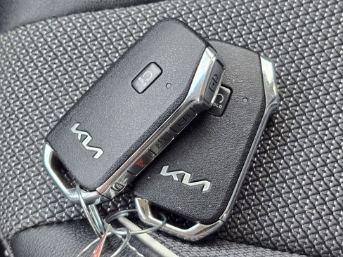 Used 2022 Kia Niro EX w/ Cold Weather Package image 32