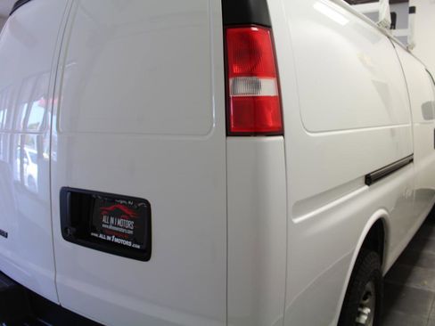 Used 2022 Chevrolet Express 3500 Extended w/ Driver Convenience Package RWD image 7