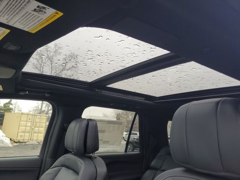 New 2025 Lincoln Navigator L Reserve w/ Jet Appearance Package image 8