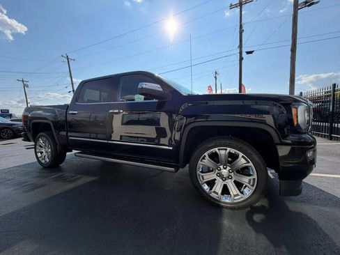 Used 2017 GMC Sierra 1500 Denali w/ Denali Ultimate Package AWD/4WD image 7