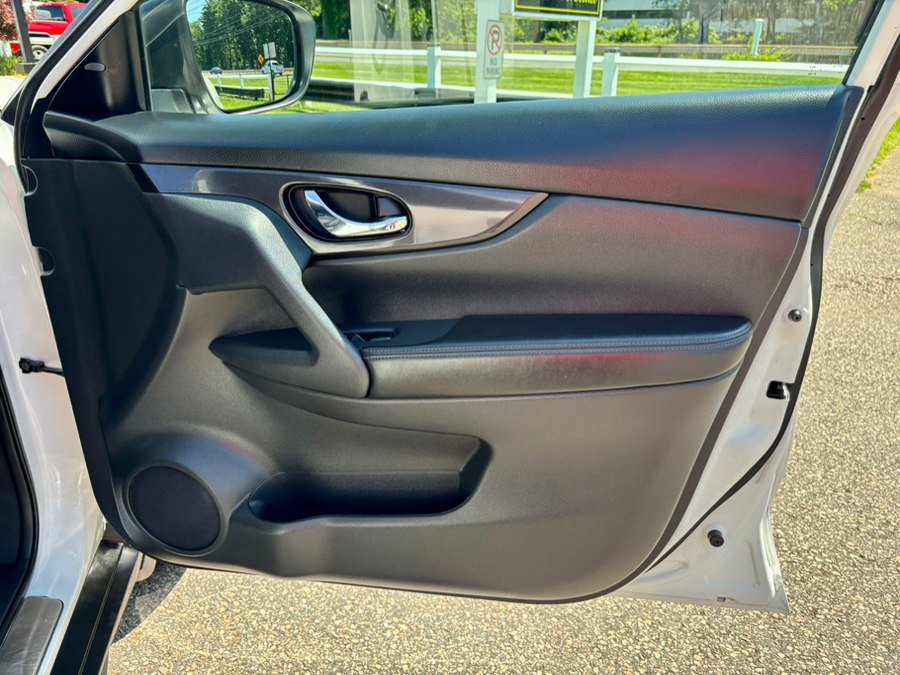 Used 2018 Nissan Rogue SV AWD/4WD image 10