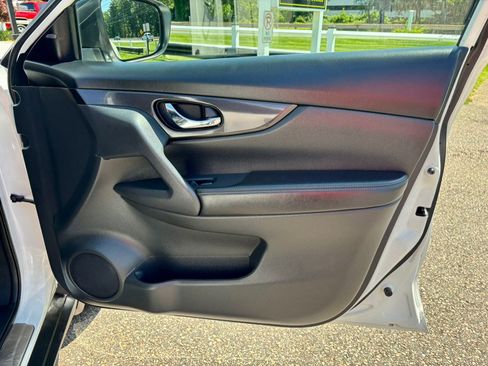 Used 2018 Nissan Rogue SV AWD/4WD image 10